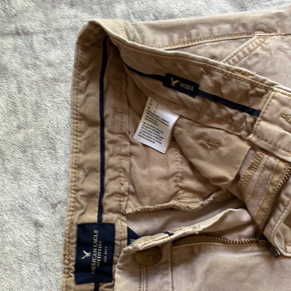 AEO American Eagle Outfitters Size 2 Women’s Midi Khaki Shorts (Stretch) - Picture 4 of 4